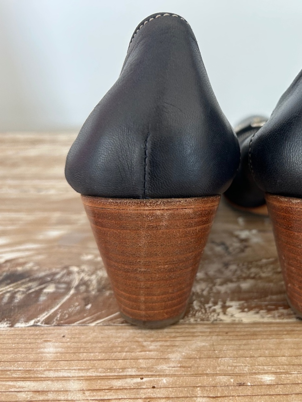 AGL (Attilo Giusti Leombruni Belted Block Heel Cap Toe Pumps Sz 39 (8.5-9) - Picture 4 of 9